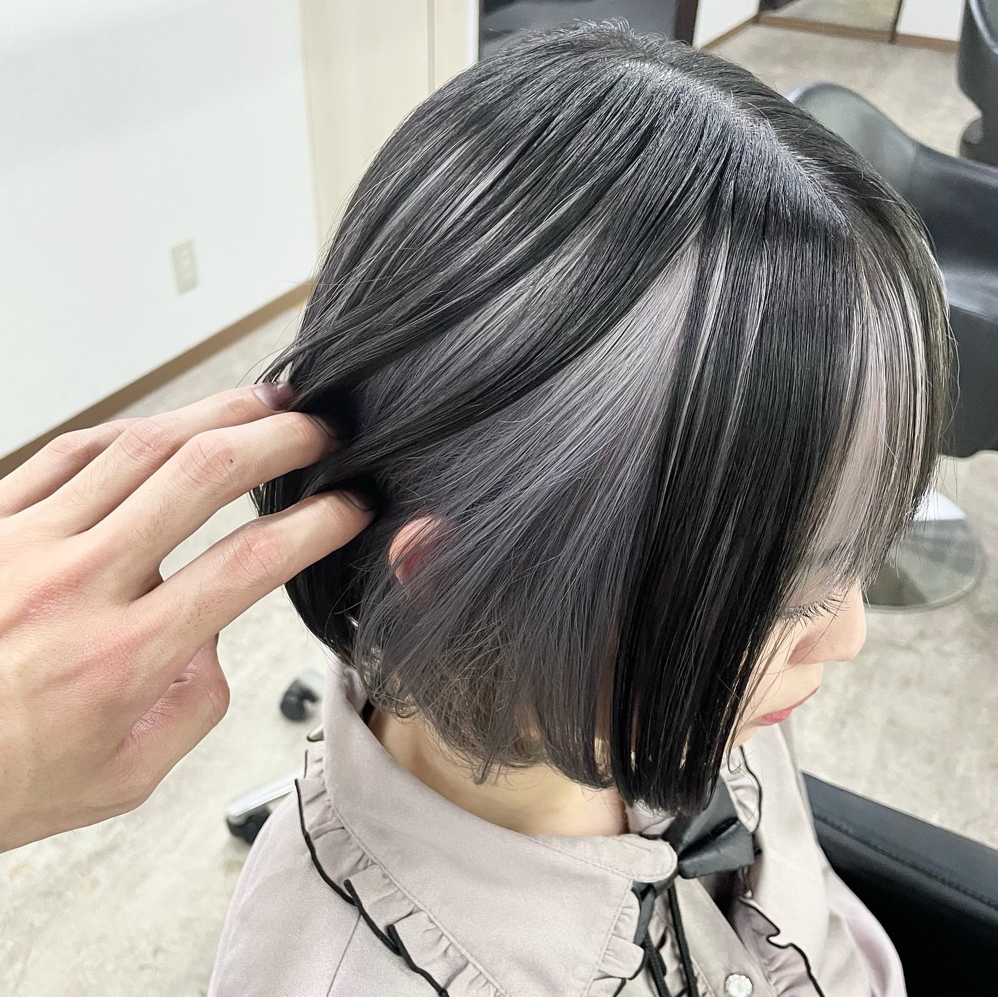 韓国風 アンブレラカラー ブラック・アッシュ系 ボブ 女性 20代 普通 | Hairbook[ヘアブック] 気になる美容室をBOOKする