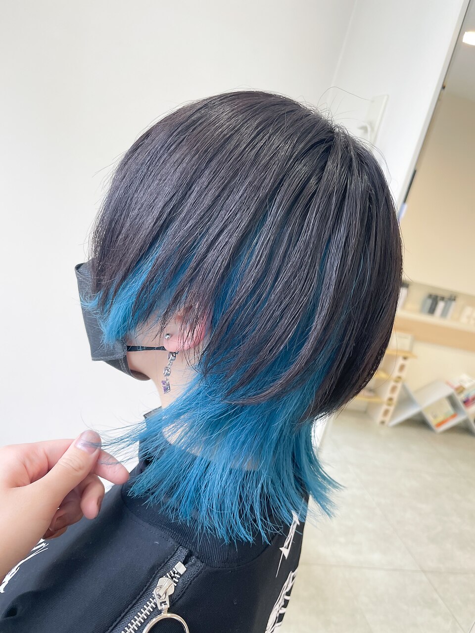 MURAO #ウルフカット #襟足カラー 「スカイブルー （水色）」 | Hairbook[ヘアブック] 気になる美容室をBOOKする