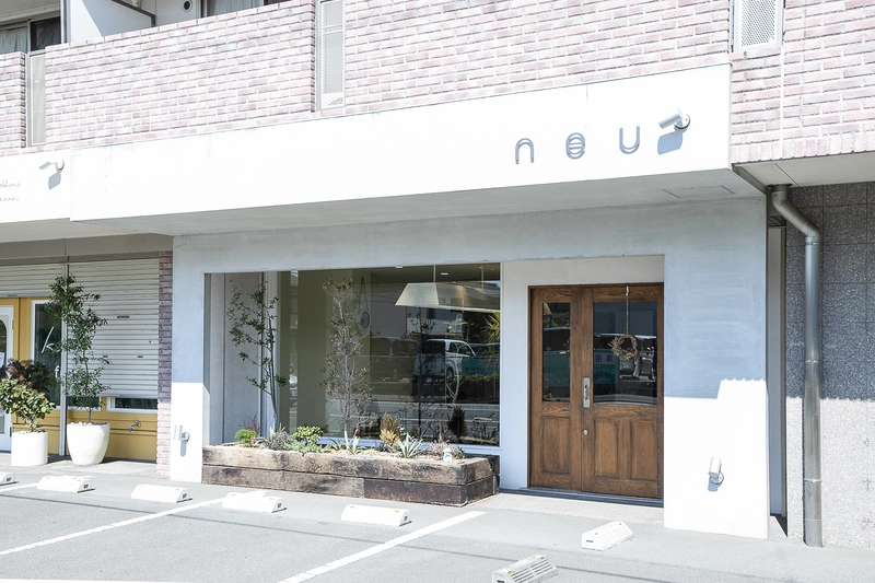 neu【ノイ】店内