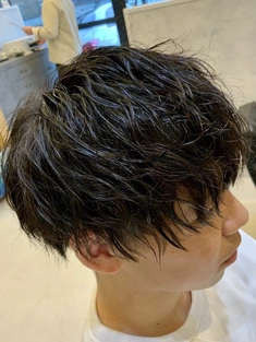 《Agu hair》メンズ波巻きパーマ　マッシュスタイル