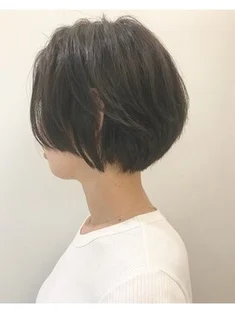 ちょっと丸みのある毛束感ショート