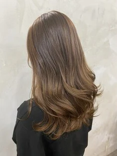 ロングヘアー　グレージュ