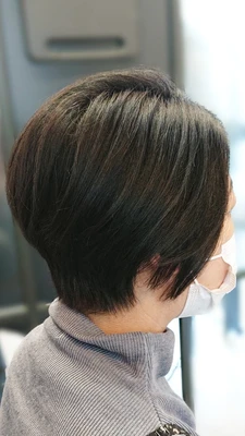 おすすめヘア前下がりハンサムセンターパートスタイル