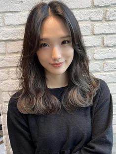 《Agu hair》イヤリングカラーがポイント◎外ハネミディ