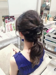 抜け感ヘアアレンジ♪ゴムだけで出来る簡単ポニーテール