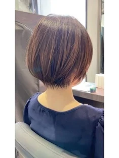 大人ショート　20代30代40代ヘアスタイル　大人ショート　くびれ