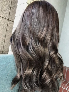 ミックス巻きヘアスタイルイルミナ艶グレージュ