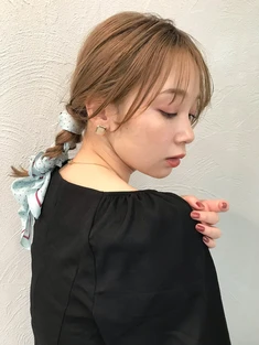 【2022秋冬 | ミルクティーベージュ】ほんのりくすみでトレンド感アップ♡大人可愛いヘアアレンジ