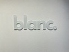 blanc.