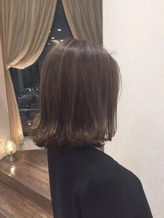 外ハネ ボブヘアー