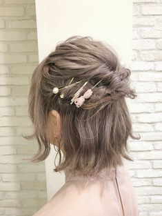 【ヘアアレンジ】小さめアクセサリーをちりばめて品のある華やかさを