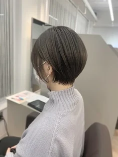 丸みショート×マッシュ×耳かけ×20代30代40代人気ヘアスタイル