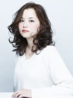 グラマラスな髪型で魅せる♡コンサバ系にオススメのヘアスタイル