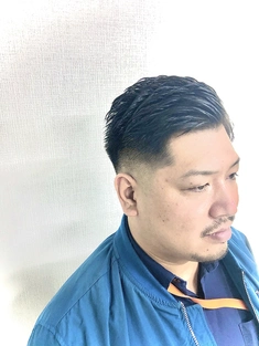 ヤリラフィーフェードスタイル その他カラー ベリーショート 男性 20代 | Hairbook[ヘアブック] 気になる美容室をBOOKする