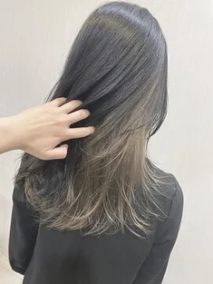 【2022秋冬 | ダークグレーアッシュ】ほんのりくすみでトレンド感アップ♡洗礼された大人可愛いヘアスタイル