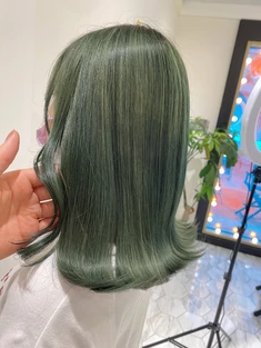 緑系ヘアカラーの髪型＊オリーブグリーン