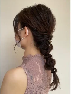 編み下ろしヘアアレンジ