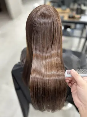 背景画像: VIM hairの縮毛矯正でナチュラル美髪へ。
縮毛矯正はサロン選びがとても大切です