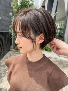 くびれショート　20代30代40代ヘアスタイル　大人ショート　丸み