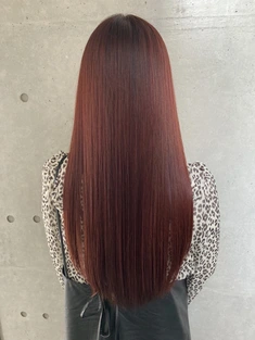 【2023 冬 | レッドオレンジ×髪質改善トリートメント】柔らかさ・高発色を両方叶える大人可愛いヘアカラー