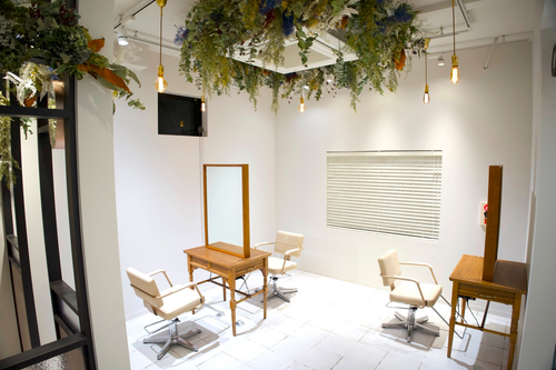 背景画像: 戸塚で大人気のClips Hair salonから
【Clips Hair salon 2nd floor】がついにOPEN！