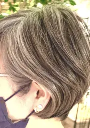 【SNSで話題の脱白髪染め】カット + 脱白髪ぼかしハイライト ¥14,300
