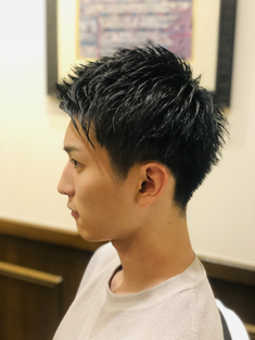 ツーブロック アップバングヘアスタイル