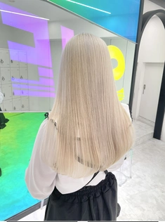 アヤカ　whiteblonde