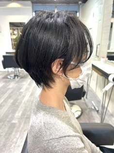 アンプヘアーショート顔周りカット