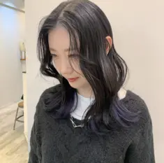 裾ブルーカラーの韓国風ウェーブミディアム