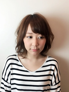 【2022 冬｜アッシュブラウン × ラフミディ】ナチュラルなのに垢抜けて見える◎大人可愛いヘアスタイル